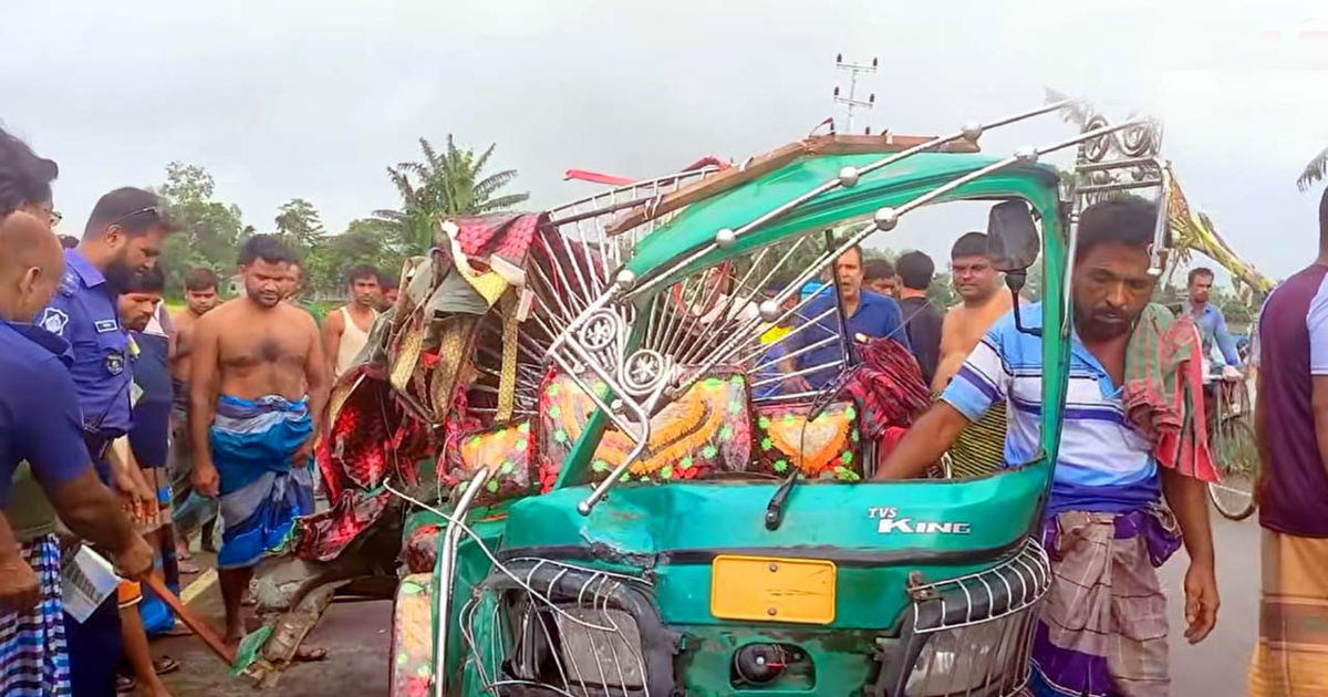 মধুপুর-ধনবাড়ী সীমানায় বাস-সিএনজি সংঘর্ষে মা-ছেলেসহ নিহত ৩