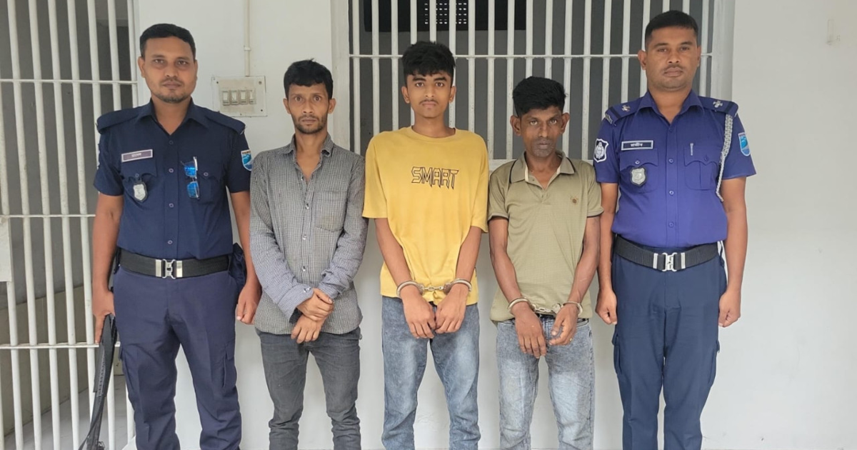 সাভারে ডাকাতির সময় দেশীয় অস্ত্রসহ তিন ডাকাত গ্রেপ্তার
