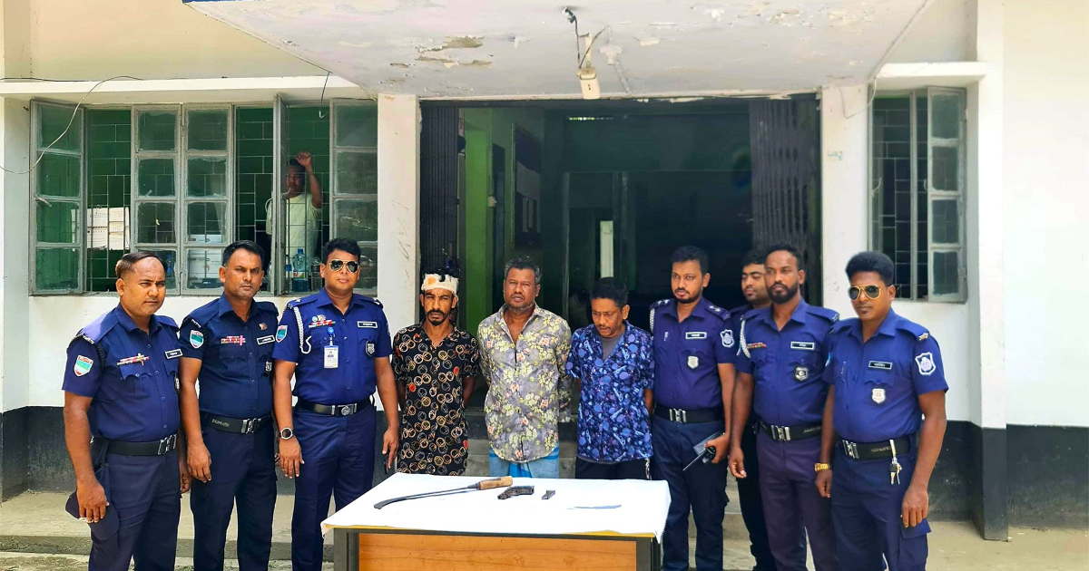 খুলনায় পুলিশের অভিযানে অস্ত্রসহ তিন আওয়ামী লীগ নেতা গ্রেফতার
