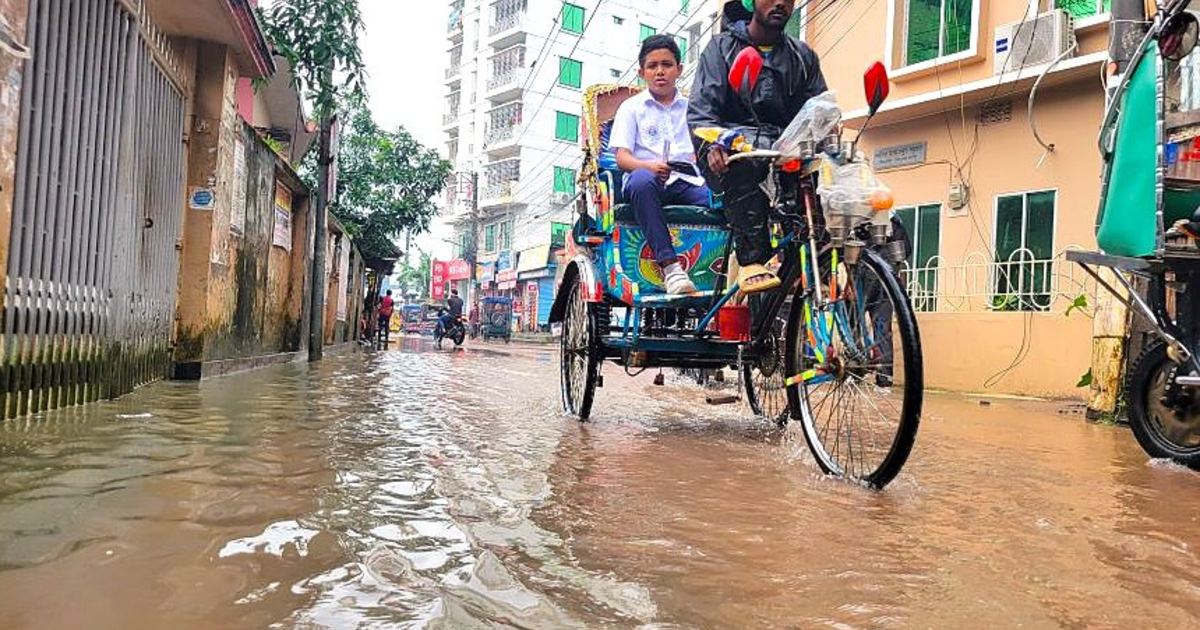পটুয়াখালী শহরে রেকর্ড পরিমাণ বৃষ্টিতে ভয়াবহ জলাবদ্ধতা