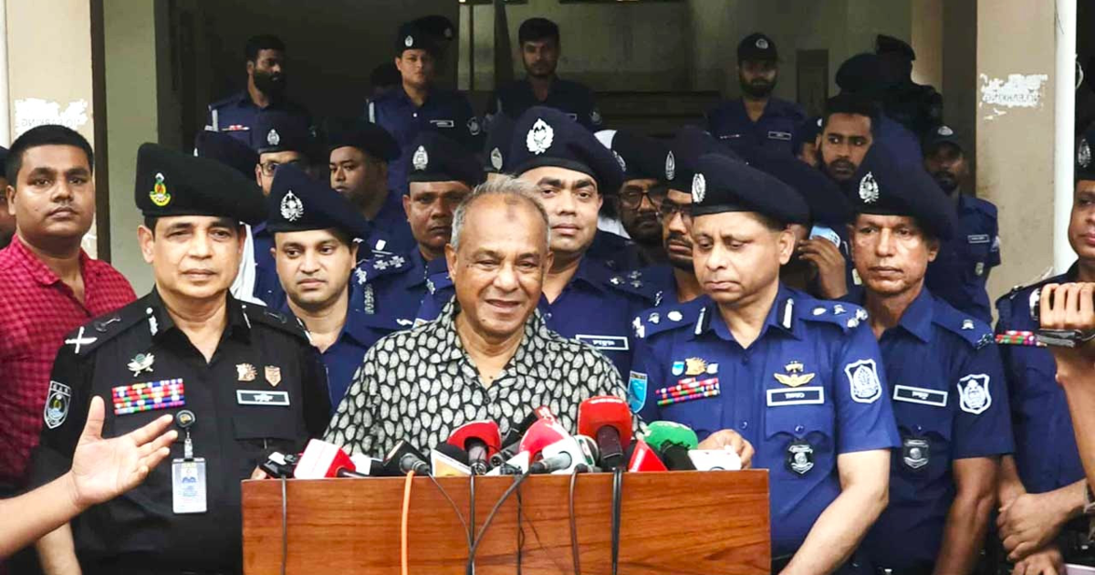 নির্বাচনের আগে অবৈধ অস্ত্র উদ্ধারের  নির্দেশ - স্বরাষ্ট্র উপদেষ্টা