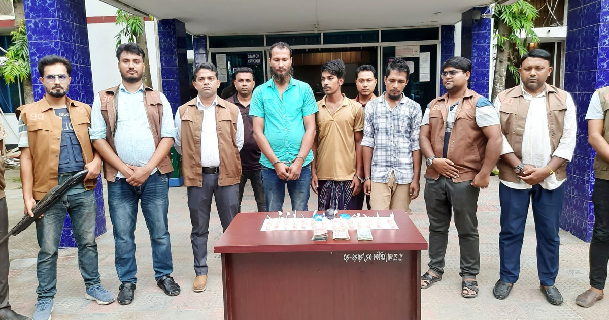 জামালপুরে ৪ হাজার পিস ইয়াবাসহ তিন মাদক ব্যবসায়ী গ্রেফতার