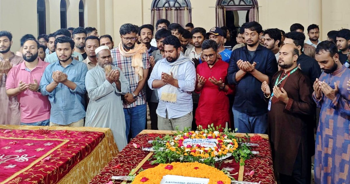 টাঙ্গাইলে ভাসানীর কবর জিয়ারত করলেন নাহিদ ইসলাম