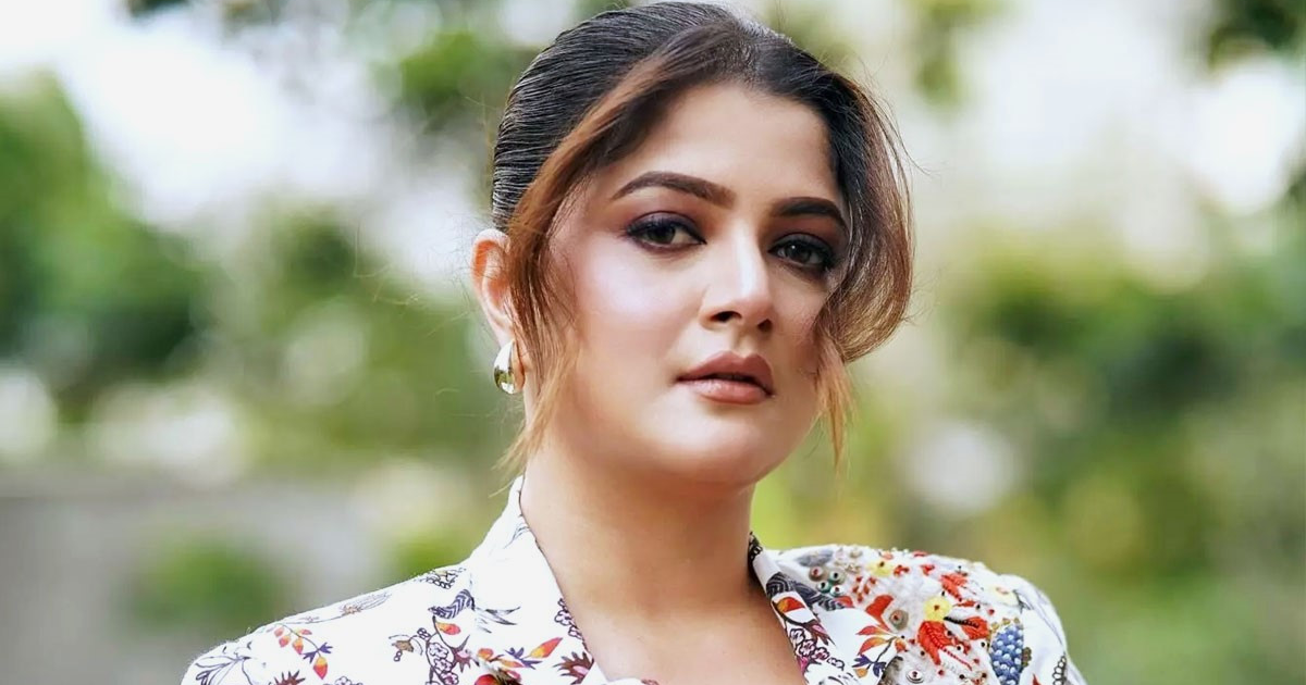বিজেপির পর এবার তৃণমূলে ভোটে লড়তে পারেন অভিনেত্রী শ্রাবন্তী