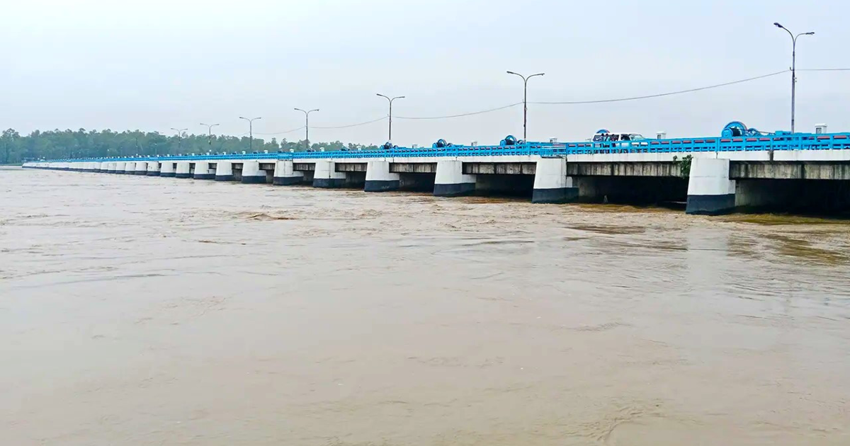 তিস্তার পানি বিপৎসীমা ছাড়াল, বন্যা আশঙ্কায় তিস্তা পাড়ের মানুষ