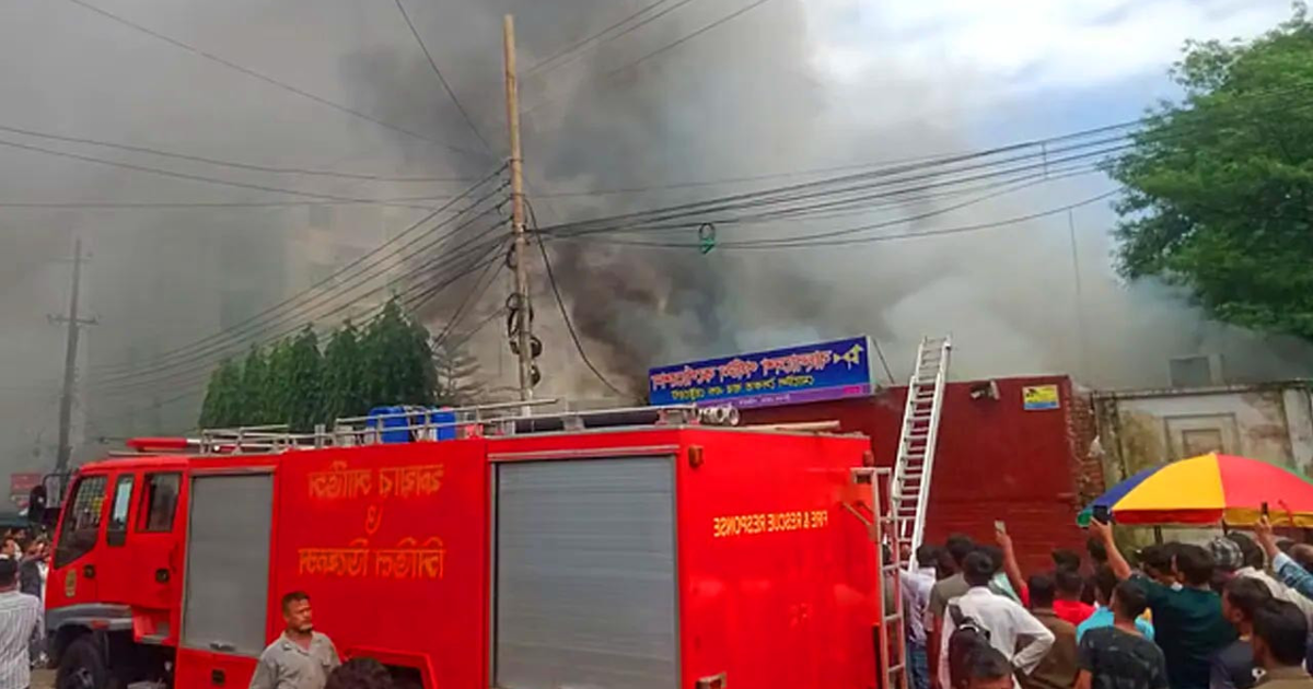 চট্টগ্রামের স্টেশন রোডে সৈকত বার অ্যান্ড রেস্টুরেন্টে অগ্নিকাণ্ড