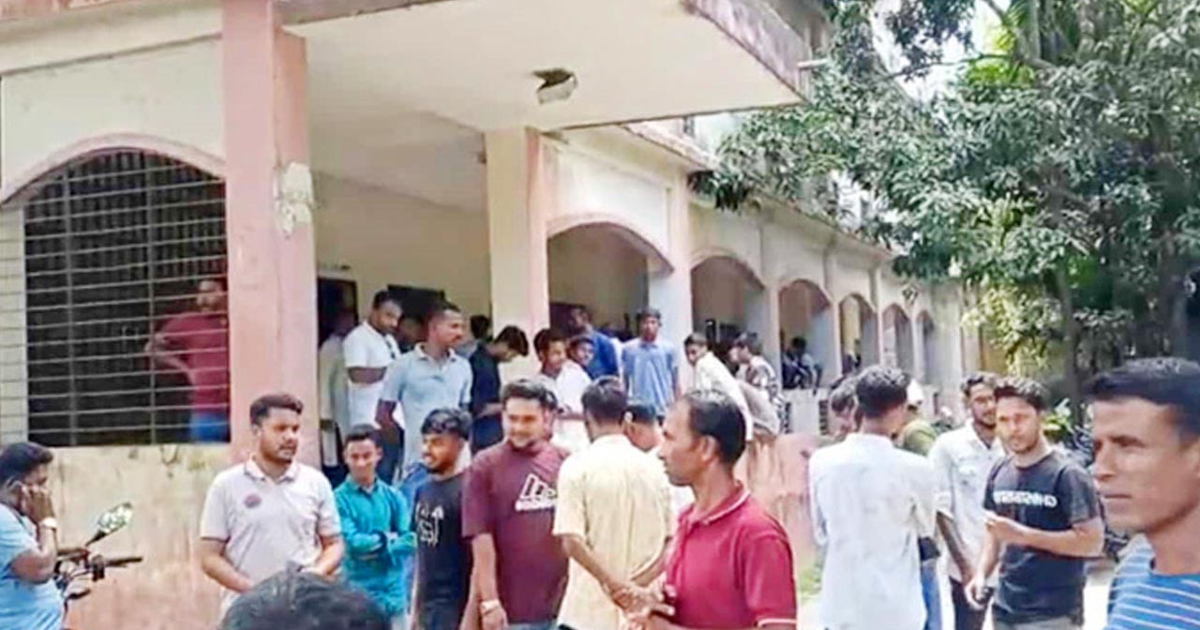 গাইবান্ধায় স্কুলে পাঠদান বন্ধ রেখে বিএনপির সদস্য সংগ্রহ