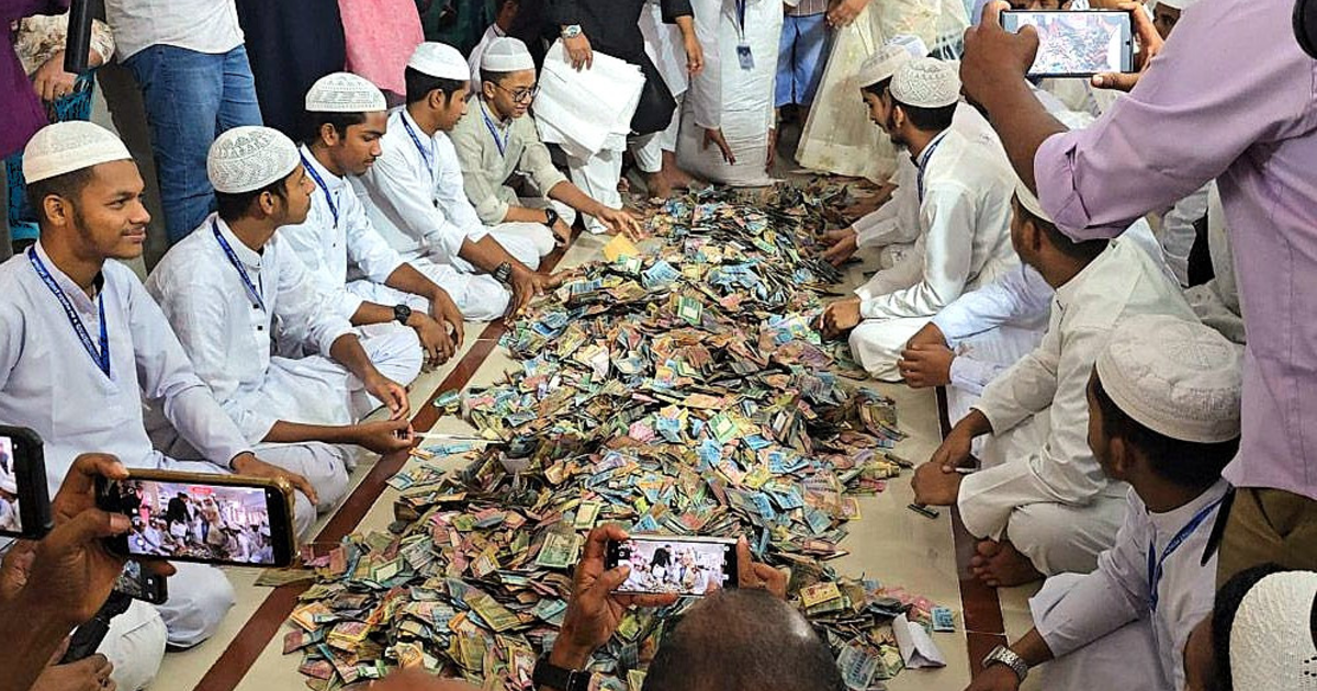 কিশোরগঞ্জের পাগলা মসজিদের দানবাক্সে রেকর্ড ৩২ বস্তা টাকা