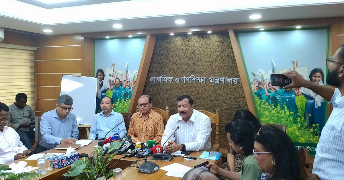 শিক্ষার্থীদের সুবিধার্থে প্রাথমিকে ছুটি কমানোর পরিকল্পনা হচ্ছে: প্রাথমিক উপদেষ্টা