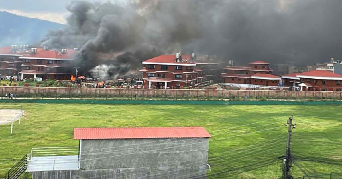 নেপালে রাজনৈতিক নেতাদের বাড়িতে আগুন
