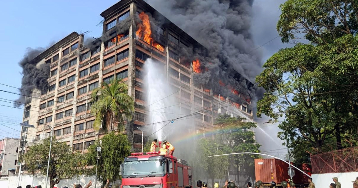 চট্টগ্রাম ইপিজেডে একটি কারখানায় ভয়াবহ আগুন, নিয়ন্ত্রণে ১৬ ইউনিট