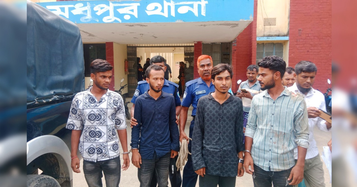 চালকের বুদ্ধিমত্তায় প্রাণ ও সিএনজি দুটোই রক্ষা পেল