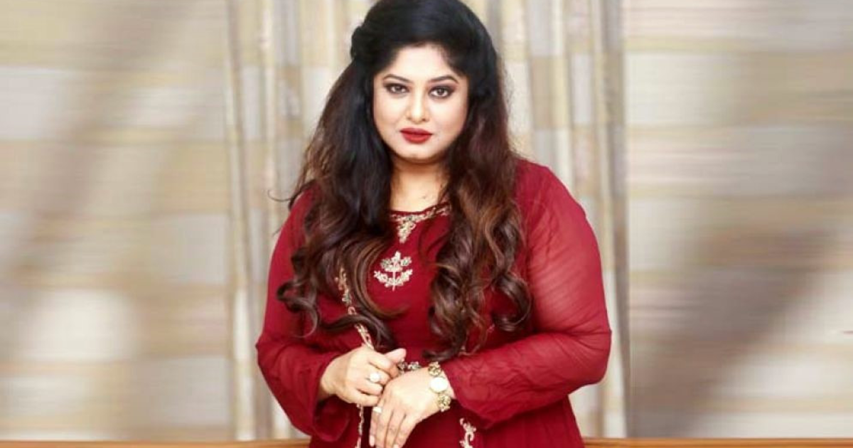 ঢালিউডের জনপ্রিয় নায়িকা মৌসুমীর জন্মদিন আজ