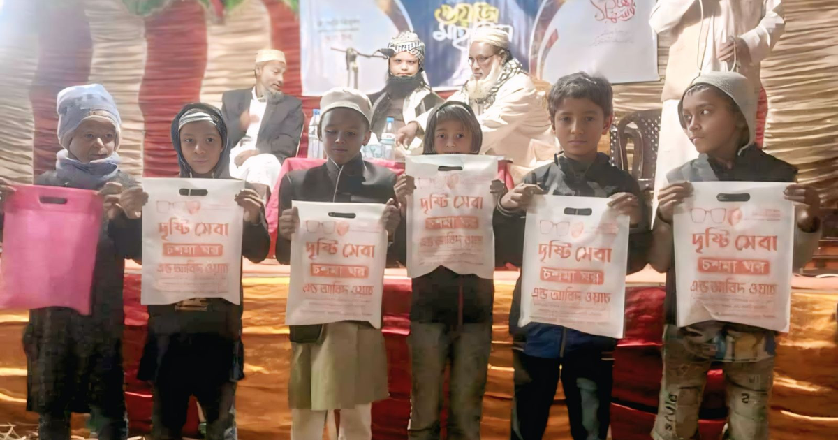 জামায়াতের সহিত নামাজ আদায় করায় ১৮ শিশু- কিশোরকে ঘড়ি উপহার