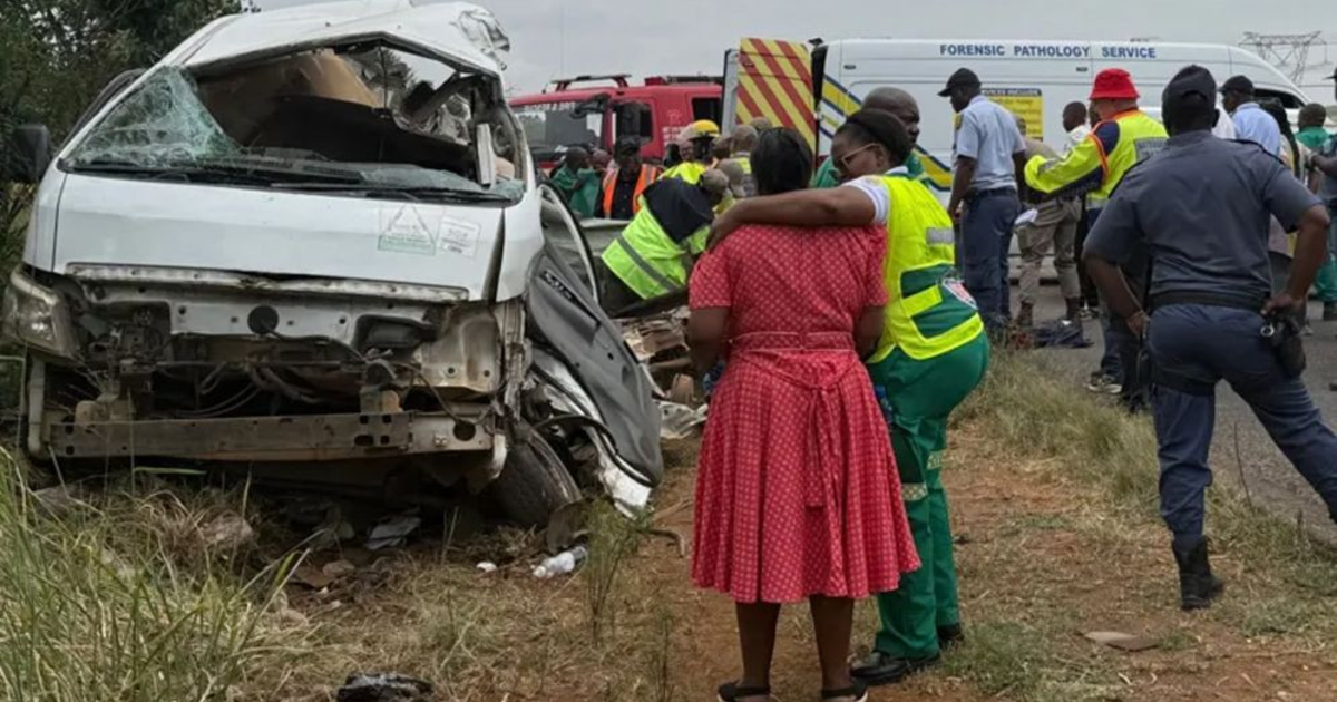 দক্ষিণ আফ্রিকায় ট্রাক-স্কুলবাস সংঘর্ষে প্রাণ গেল ১৩ শিক্ষার্থীর