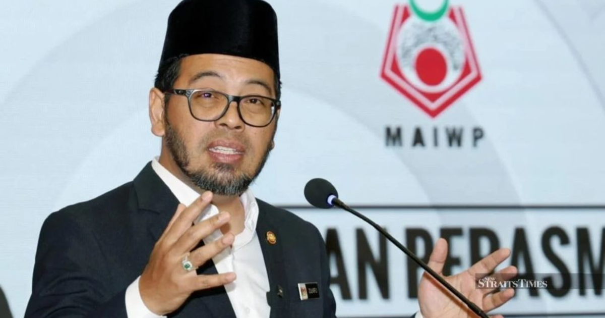 তীব্র কাজের চাপ মানুষকে সমকামিতার দিকে ঠেলে দিতে পারে: মালয়েশিয়ার ধর্মমন্ত্রী