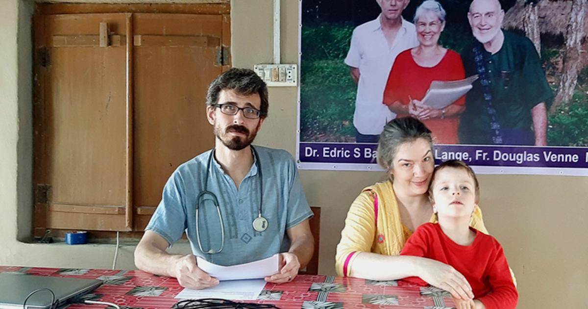 ‘সেবা মাতা ভ্যালরি অ্যান টেইলর পদক’ পেলেন জেসন–মেরিন্ড দম্পতি