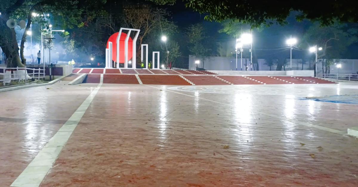 ভাষা শহীদদের শ্রদ্ধায় সম্পূর্ণ প্রস্তুত কেন্দ্রীয় শহীদ মিনার