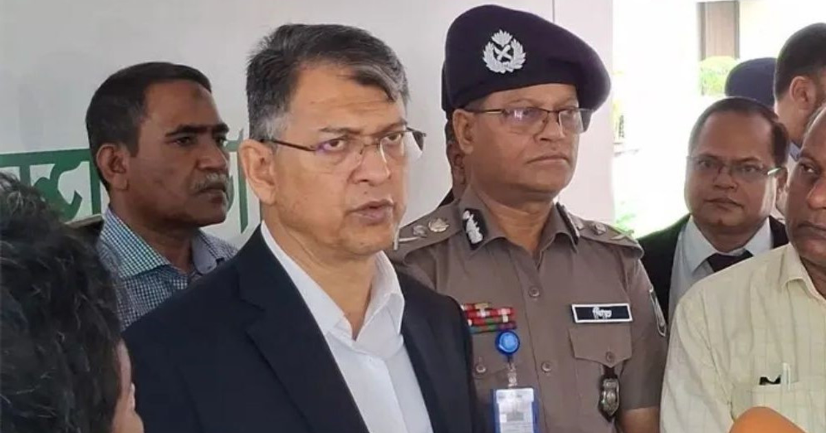 ১০ হাজার অস্ত্র জমা হয়নি, উদ্ধারে কঠোর নির্দেশ স্বরাষ্ট্রমন্ত্রীর