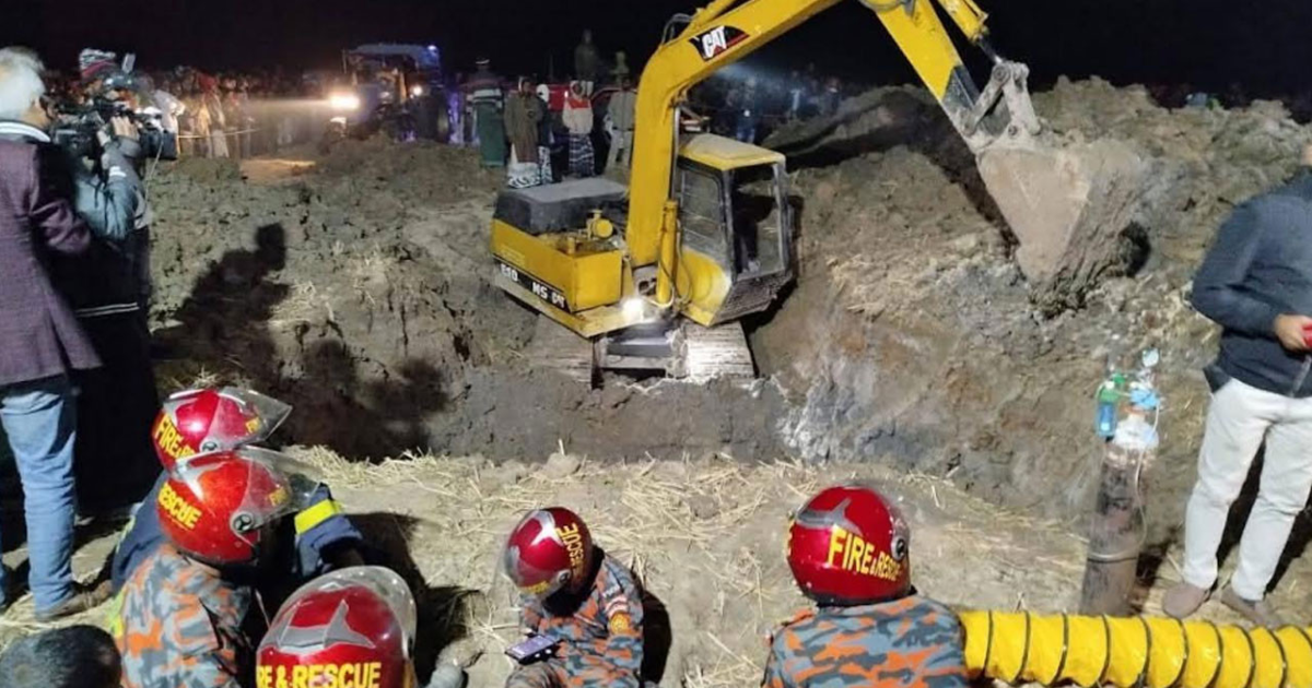 ১৭ ঘণ্টাতেও উদ্ধার হয়নি শিশুটি, চলছে সুড়ঙ্গ খোঁড়ার কাজ