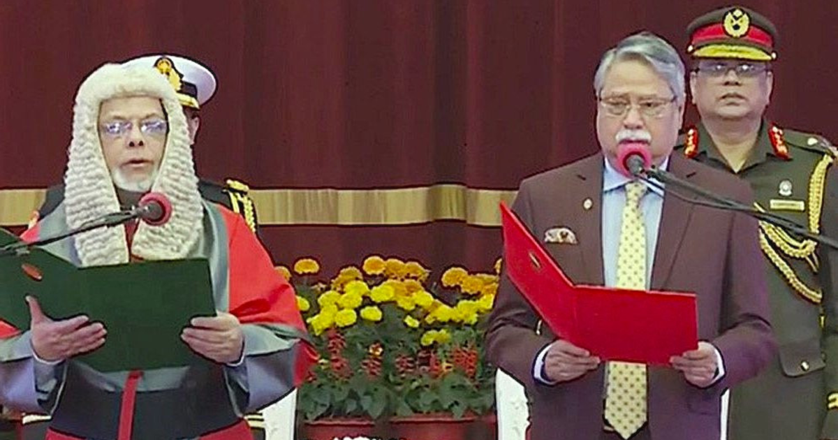 নতুন প্রধান বিচারপতি হিসেবে শপথ নিলেন জুবায়ের রহমান চৌধুরী