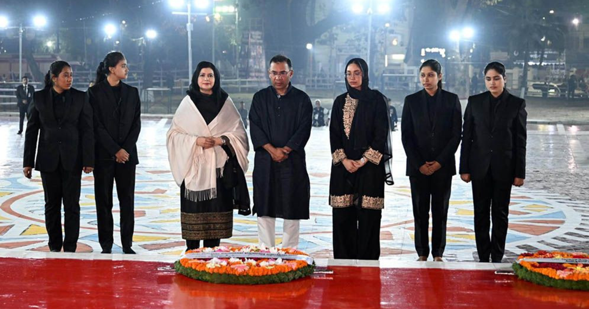 শহীদ মিনারে ভাষা শহীদদের প্রতি তারেক রহমানের শ্রদ্ধা, সঙ্গে পরিবার