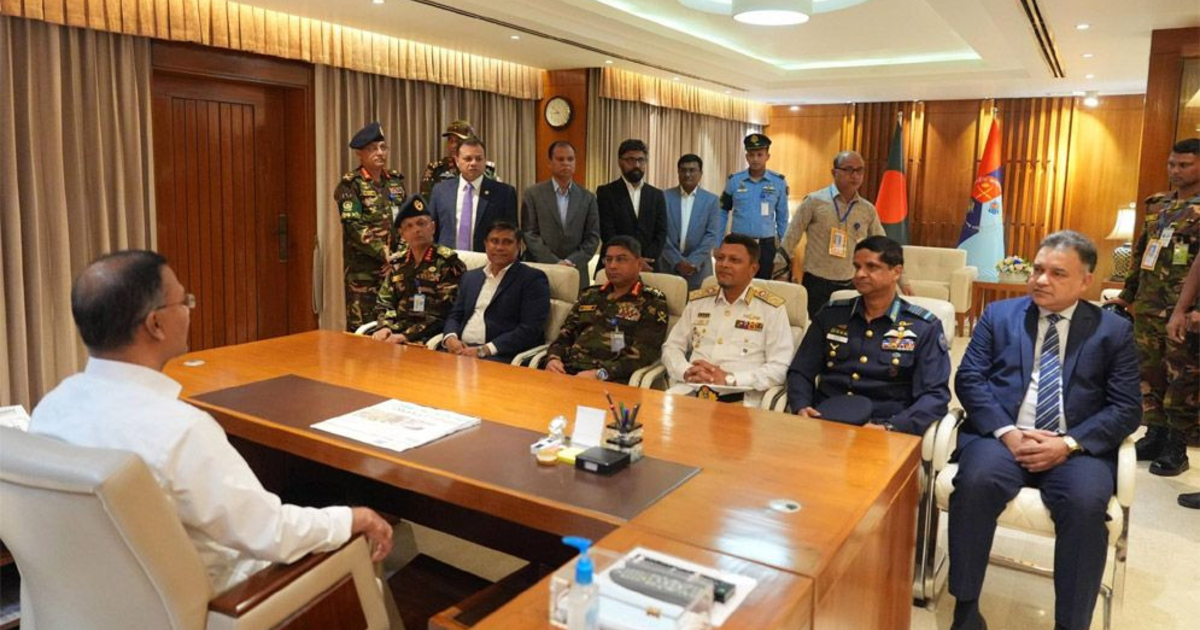 প্রধানমন্ত্রী প্রথমবার সশস্ত্র বাহিনী বিভাগে অফিস করলেন
