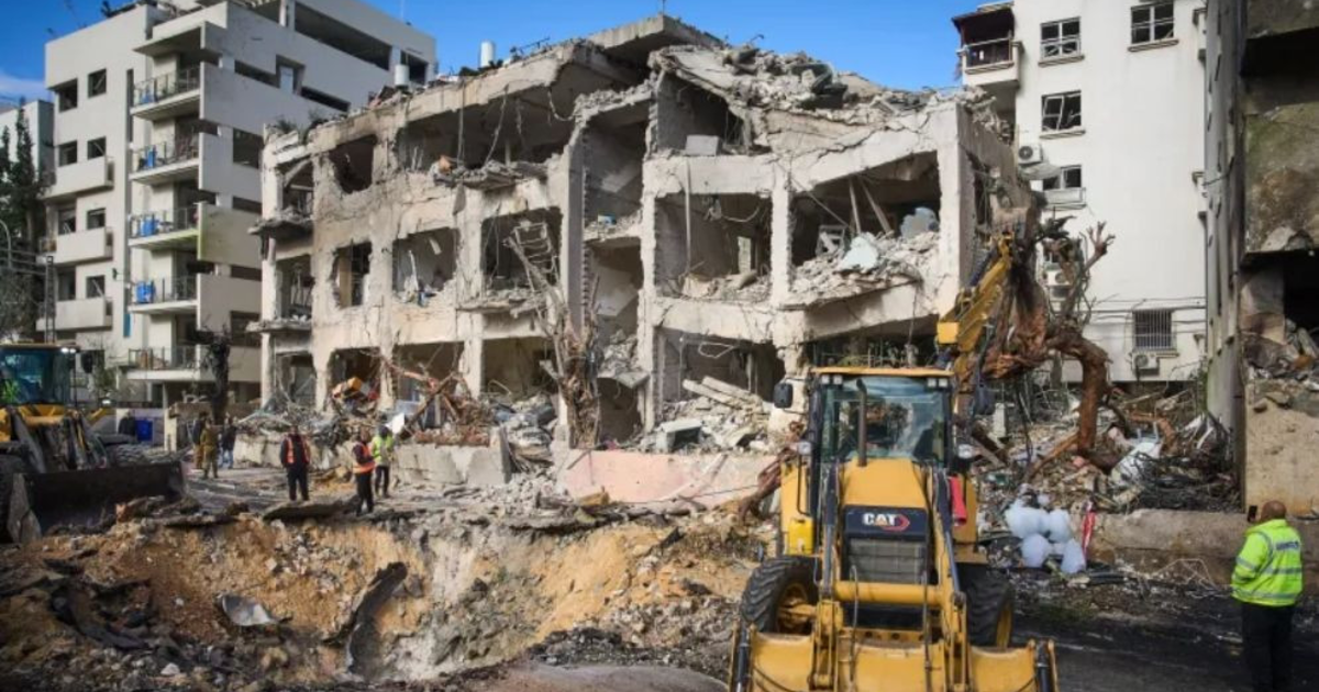 ইরানের ক্ষেপণাস্ত্র হামলায় তেল আবিবে ব্যাপক ধ্বংস, ক্ষতিগ্রস্ত ৪০ ভবন